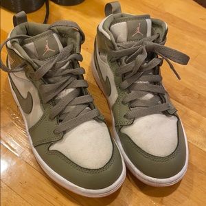 Air Jordan Mid, girls